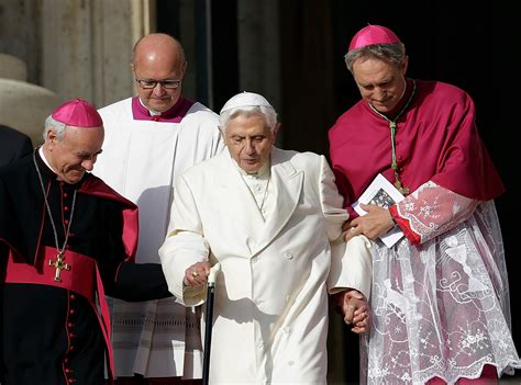 Pope exposes confidential details of past conclaves .